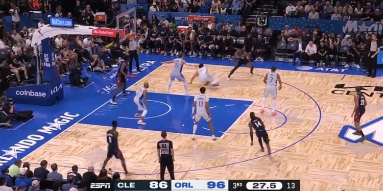 世界杯官方直播客户端下载最新版-止血！米切尔晃倒新秀庞达 随后空位三分稳稳命中