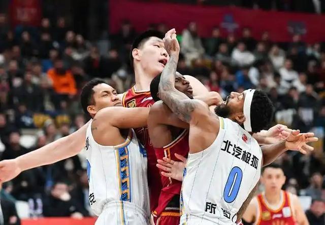 世界杯官方直播客户端下载最新版-上海84-79险胜山东：强弱预判，季后赛里全是变数？